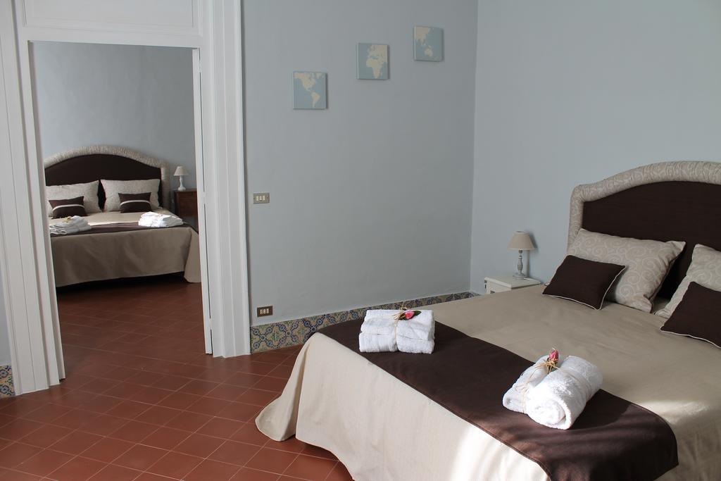 Palazzo Bianchi Domus Holidays Trani Exterior foto